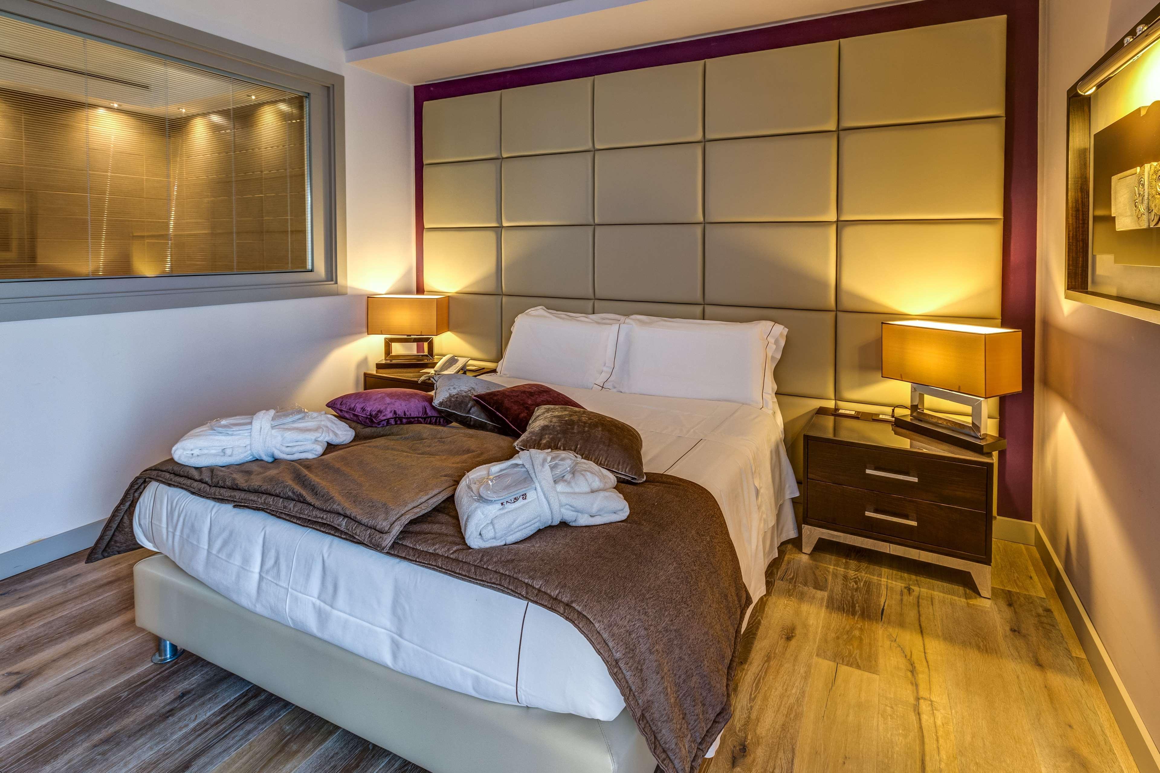 เบสท์ เวสเทิร์น โฮเต็ล แปร์ลา เดล ปอร์โต Hotel กาตันซาโร ภายนอก รูปภาพ